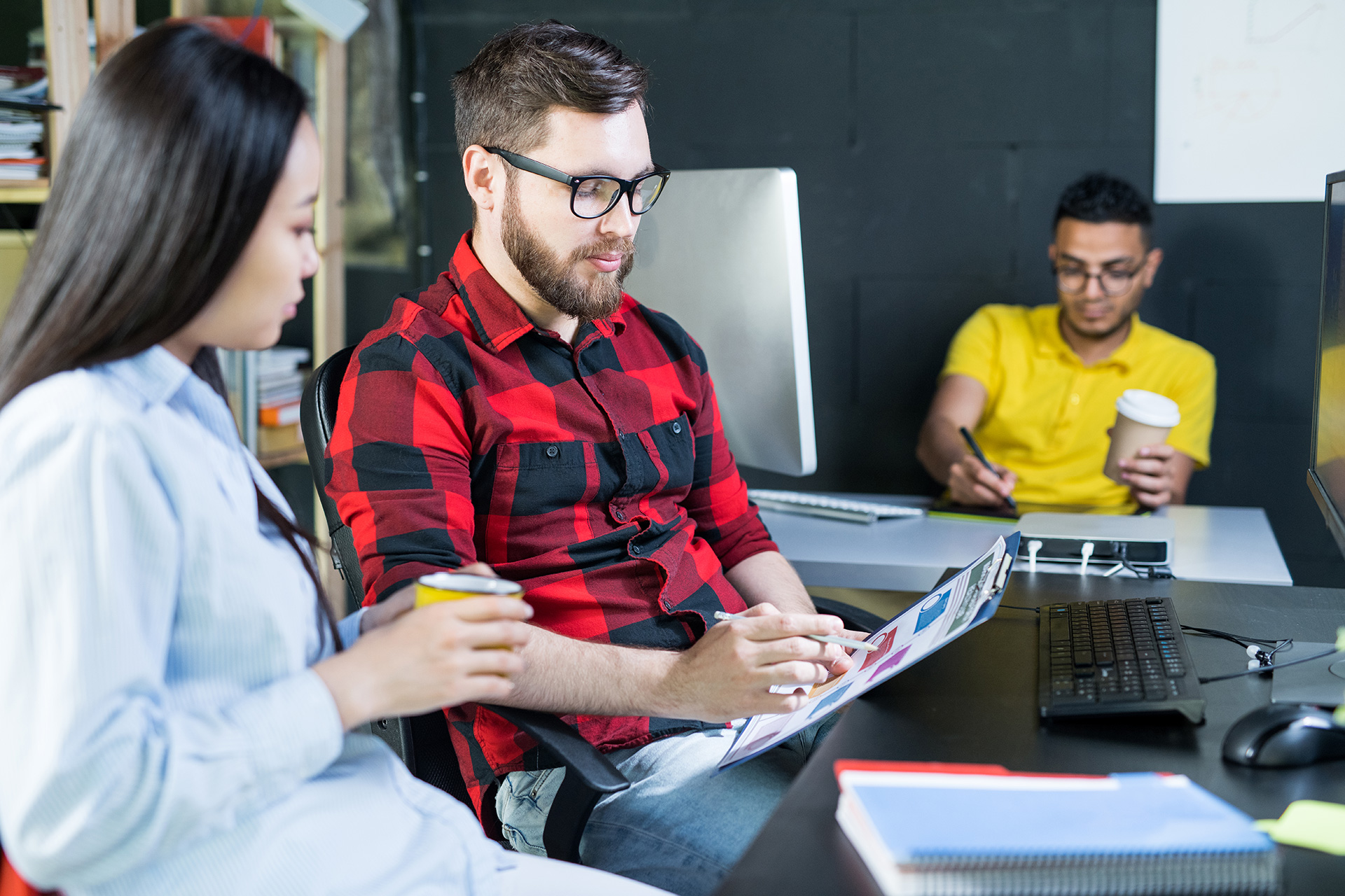 Creative-young-people-in-office-mxydbne